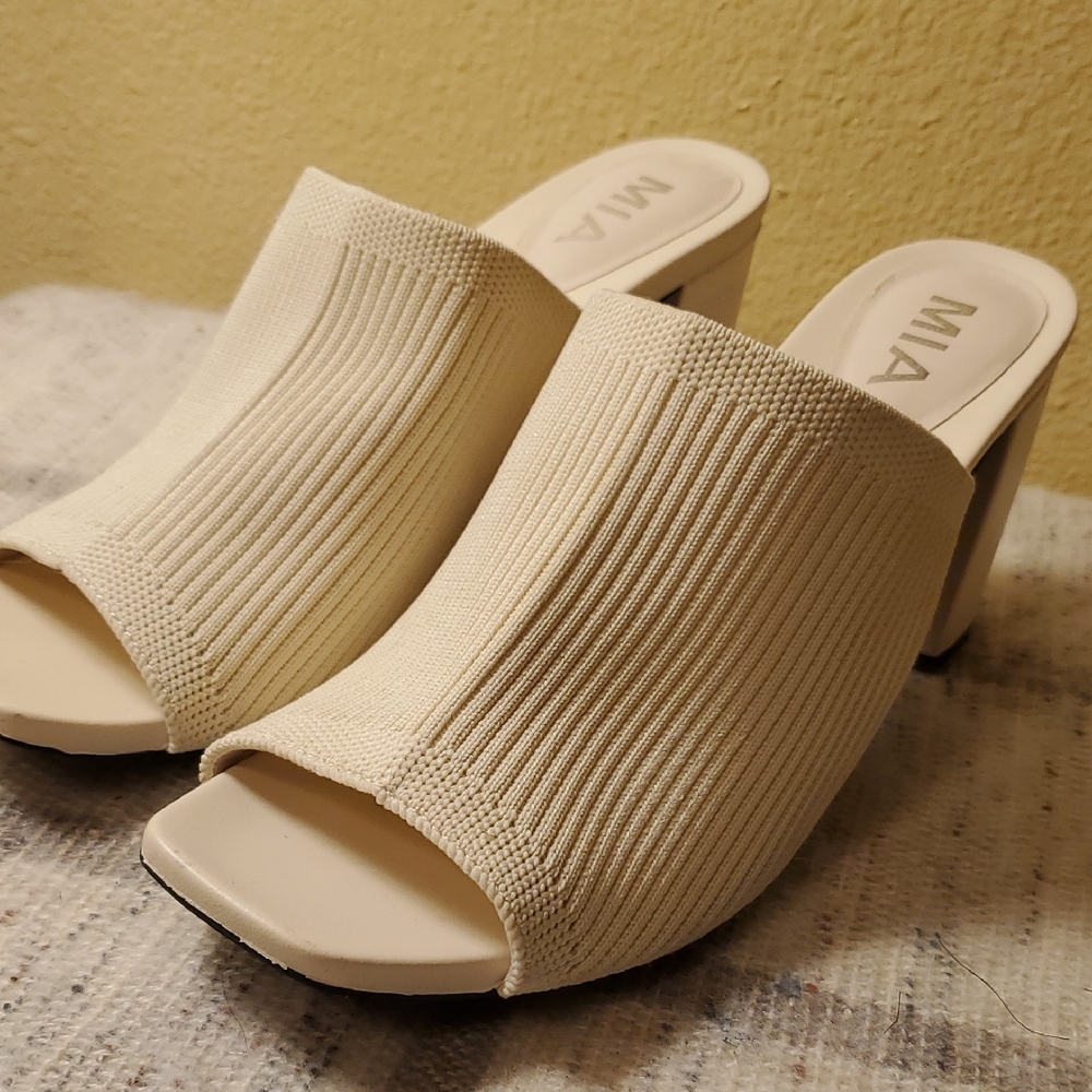 MIA Women's Cream Open-Toe Mules Sz 9
